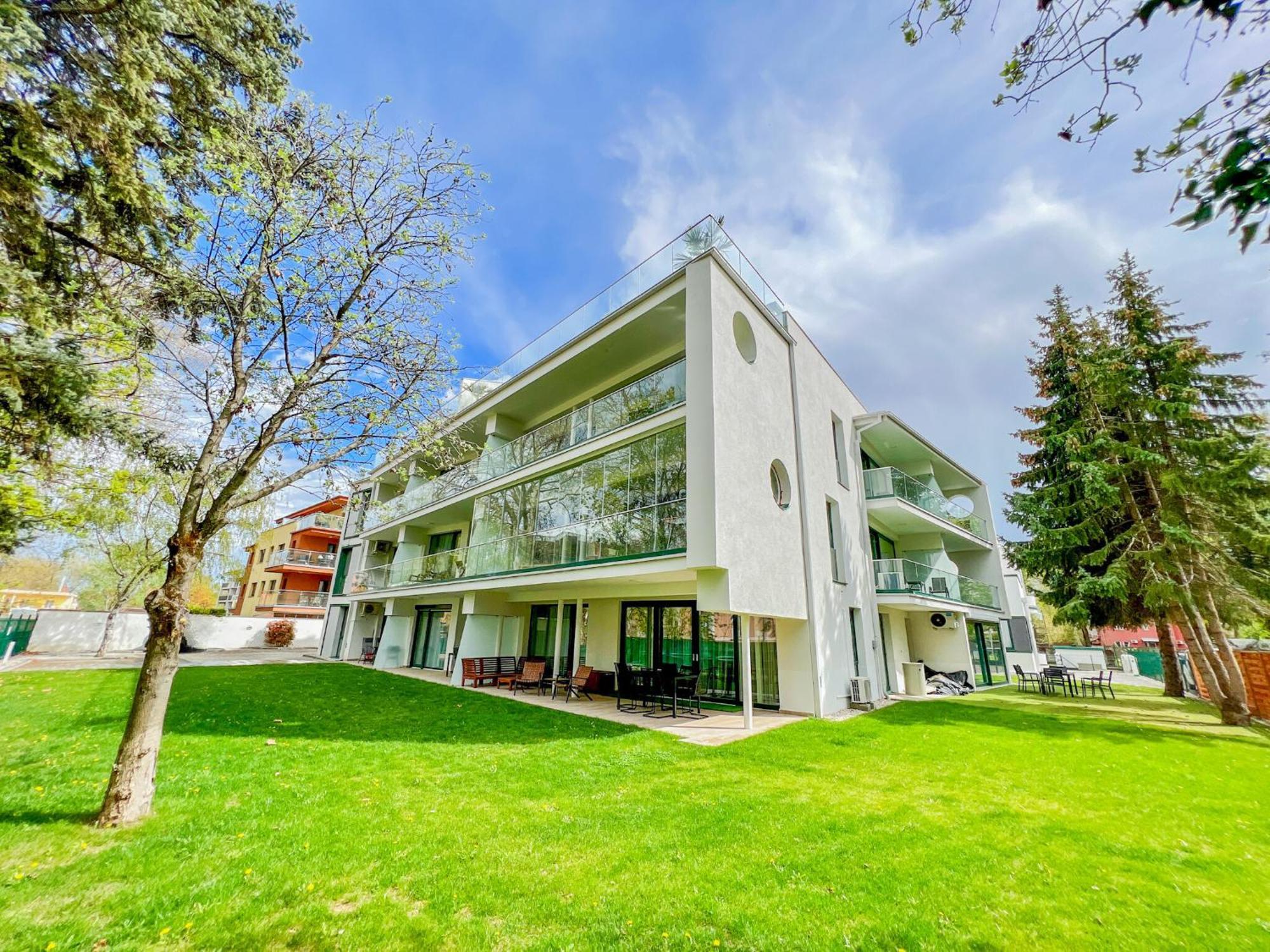 Villa Bauhaus Gold Siófok Eksteriør billede